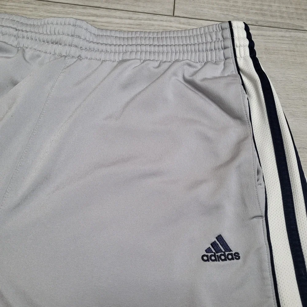 🔥Vintage Adidas 2005 Track Pants Mens M Gray Y2K Flag Tag Skater 3-Strip Jogger